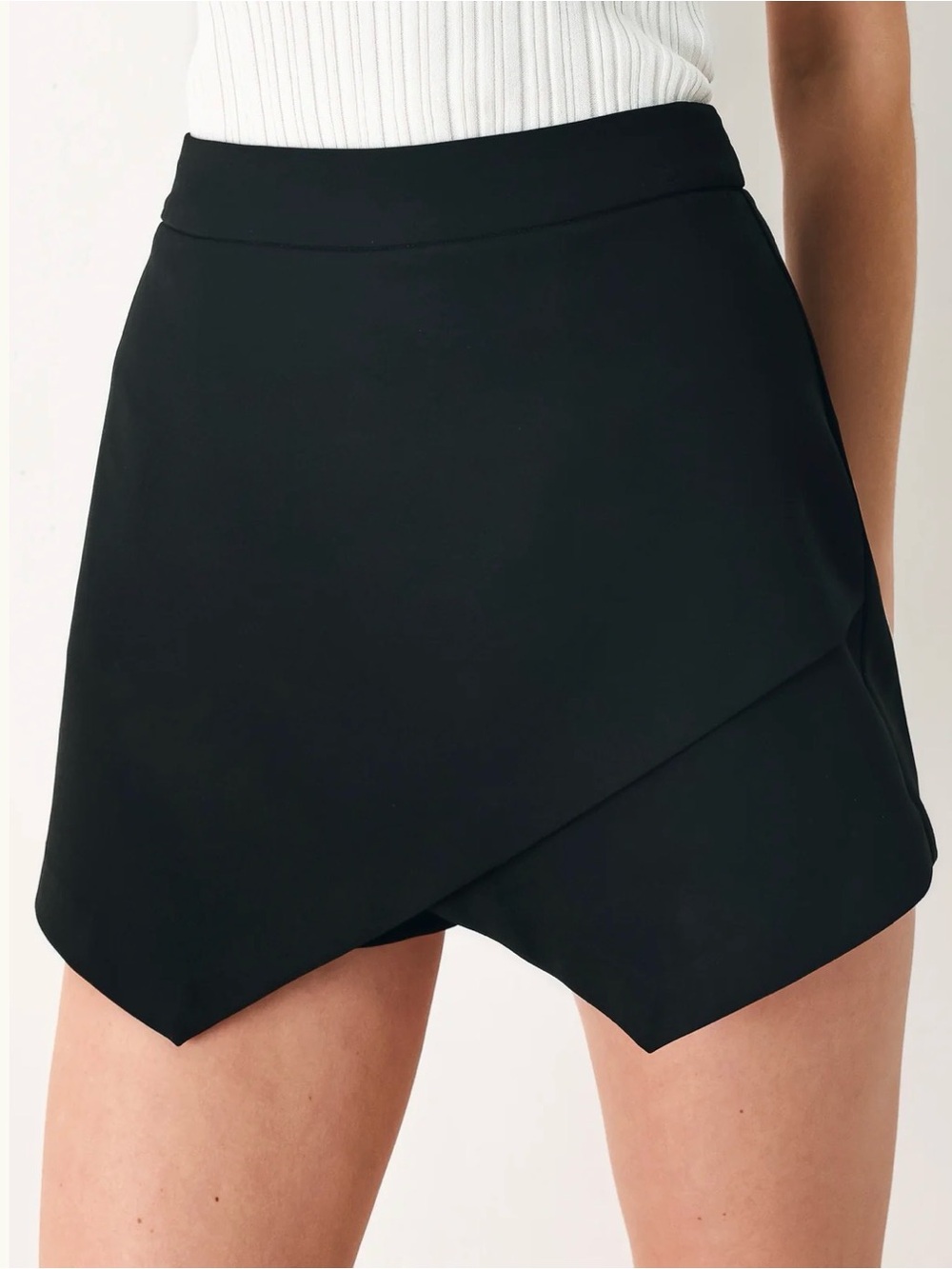 AKIRA Black Asymmetrical Skort - Women